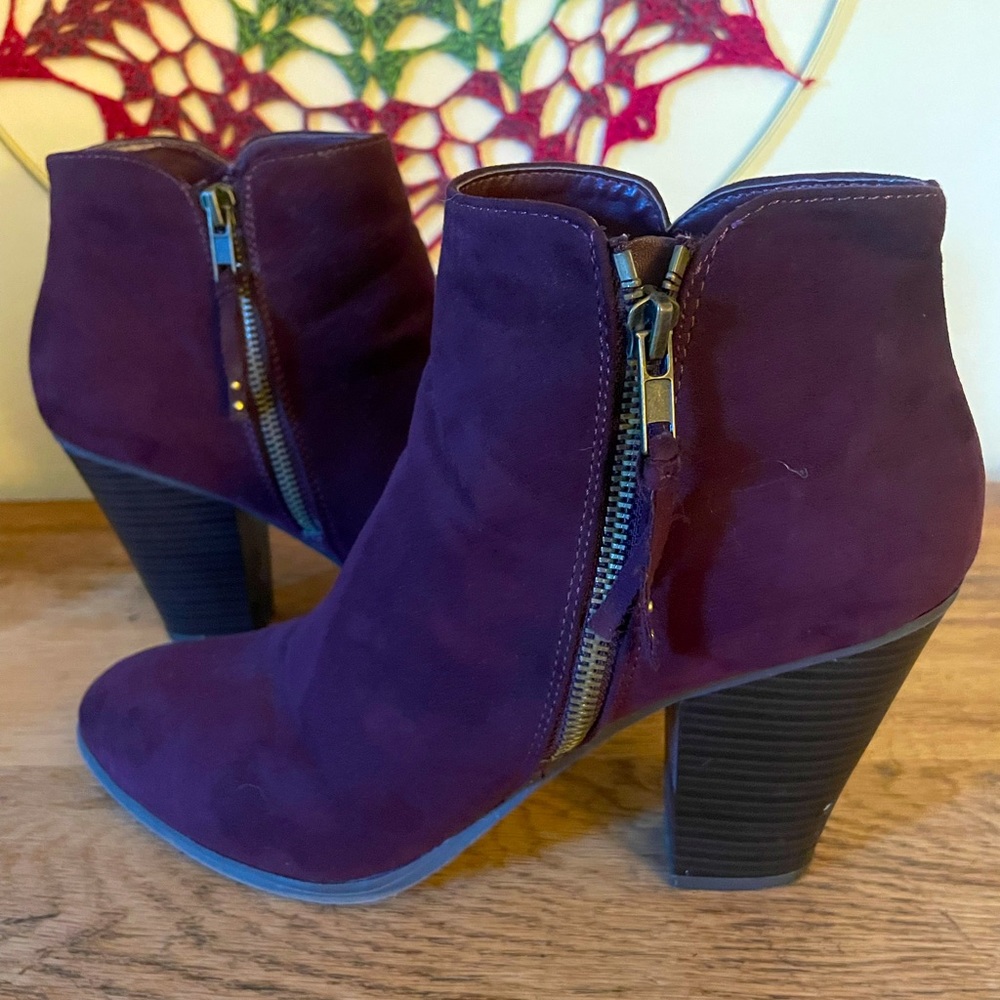 Purple suede booties with zipper and chunky heel